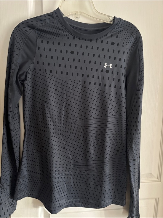 Under Armour Tops - Under Armour Women’s Long Sleeve Performance Top - Charcoal with Black Dots
